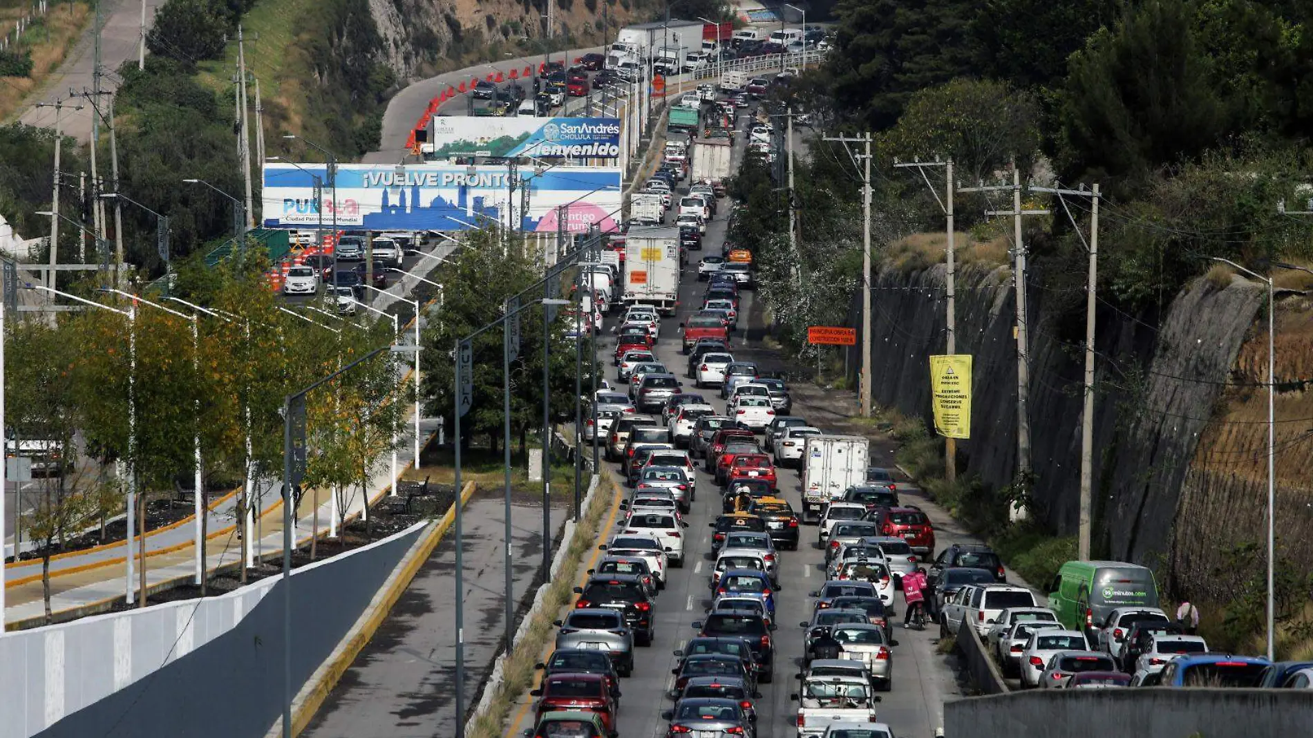 poblanos pasan hasta tres horas en el transporte para llegar a sus destinos